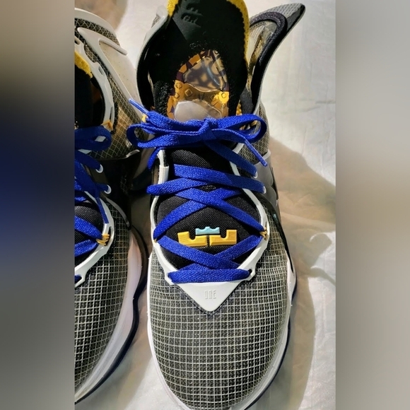 Nike LeBron 19 Hardwood Classic size 9.5 Mens - Picture 9 of 16